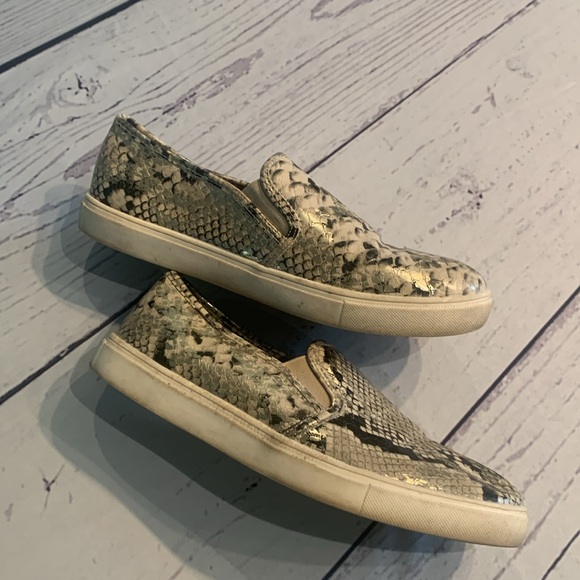 Time and Tru sneakers - Picture 3 of 7